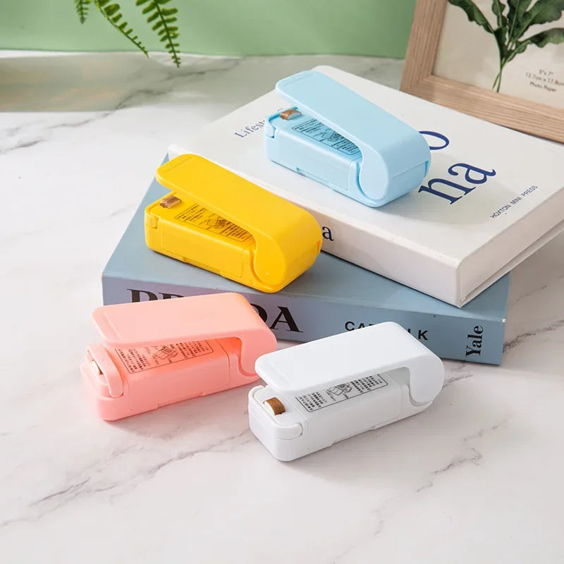 Mini sealer packaging insulated plastic food bag sealing portable snack packaging kitchen tools